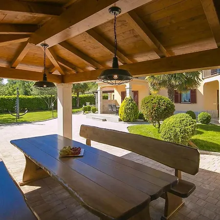 Holiday home Saladinka 3 *